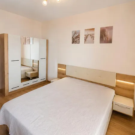 Apartament Pool View Warna